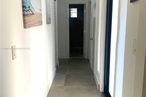 Casa en venta en Miami, Florida, 3 dormitorios, 139.63 m2 № 1935884 - foto 11