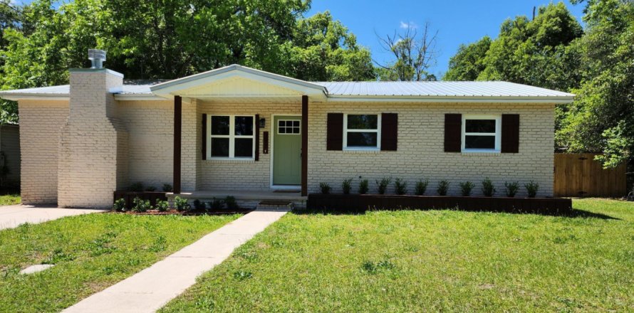 House in De Funiak Springs, Florida 3 bedrooms, 177.54 sq.m. № 560895