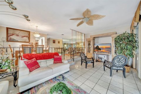 Купить виллу или дом в Майами, Флорида 3 спальни, 175.03м2, № 2005491 - фото 12