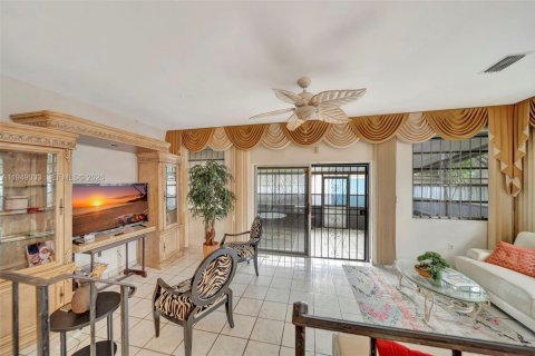 Купить виллу или дом в Майами, Флорида 3 спальни, 175.03м2, № 2005491 - фото 11