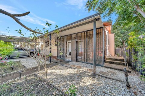 Купить виллу или дом в Майами, Флорида 3 спальни, 175.03м2, № 2005491 - фото 29