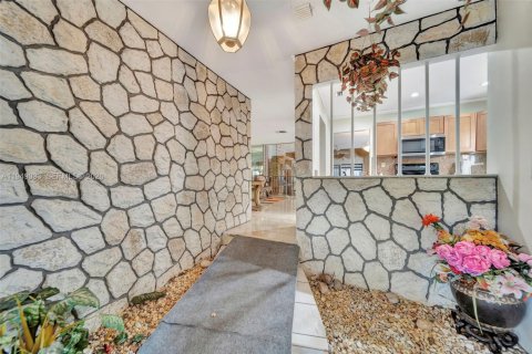 Дом в Майами, Флорида 3 спальни, 175.03м2 № 2005491