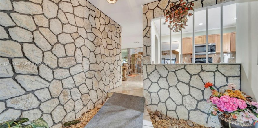 Дом в Майами, Флорида 3 спальни, 175.03м2 № 2005491