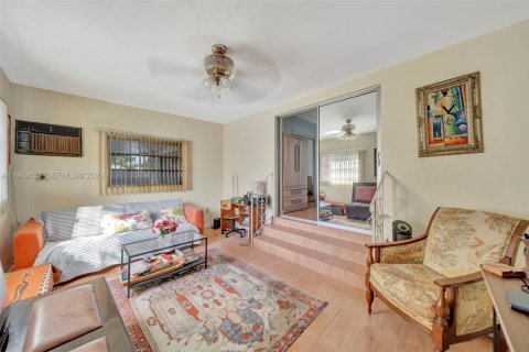 Купить виллу или дом в Майами, Флорида 3 спальни, 175.03м2, № 2005491 - фото 16