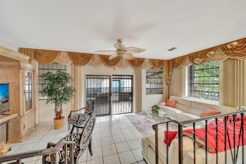 Купить виллу или дом в Майами, Флорида 3 спальни, 175.03м2, № 2005491 - фото 10