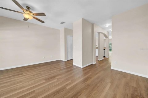 Touwnhouse à vendre à Fish Hawk, Floride: 2 chambres, 128.48 m2 № 1812683 - photo 4