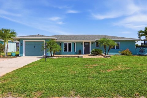 House in Rotonda, Florida 3 bedrooms, 161.37 sq.m. № 2091985
