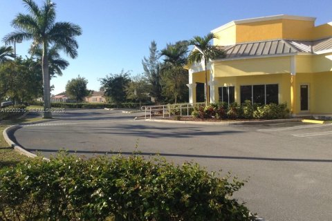 Propiedad comercial en venta en Miami, Florida № 2066583 - foto 1