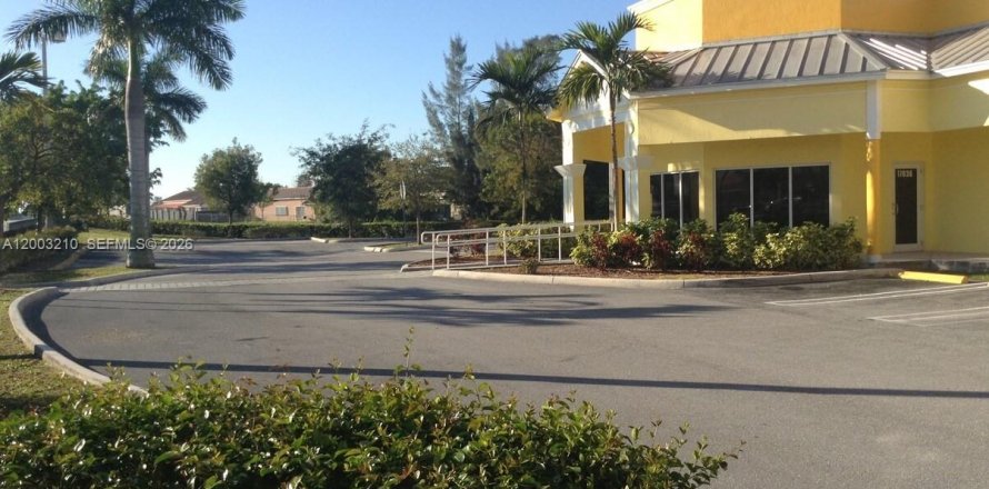 Propiedad comercial en Miami, Florida № 2066583