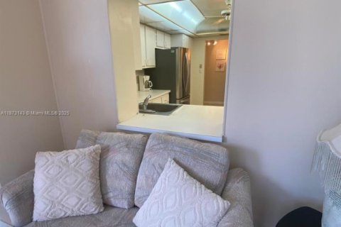 Condominio en alquiler en Hallandale Beach, Florida, 1 dormitorio, 99.87 m2 № 1897899 - foto 18