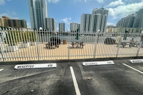 Condominio en alquiler en Hallandale Beach, Florida, 1 dormitorio, 99.87 m2 № 1897899 - foto 23