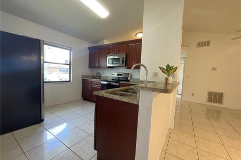 House in Kissimmee, Florida 3 bedrooms, 97.83 sq.m. № 2099672 - photo 6
