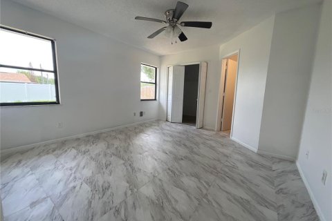 House in Kissimmee, Florida 3 bedrooms, 97.83 sq.m. № 2099672 - photo 14