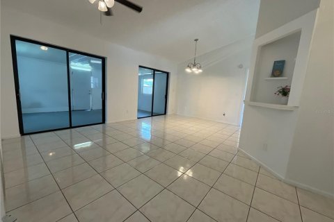 House in Kissimmee, Florida 3 bedrooms, 97.83 sq.m. № 2099672 - photo 4