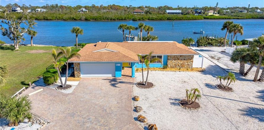 House in Englewood, Florida 2 bedrooms, 182.55 sq.m. № 1534900