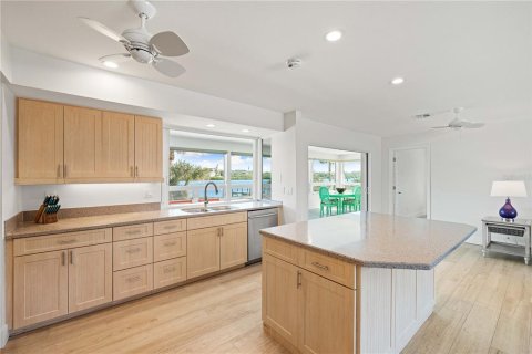 House in Englewood, Florida 2 bedrooms, 182.55 sq.m. № 1534900 - photo 12
