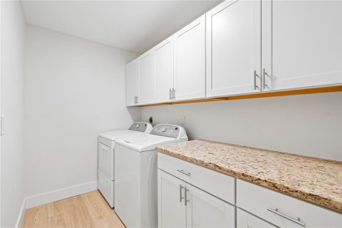 House in Englewood, Florida 2 bedrooms, 182.55 sq.m. № 1534900 - photo 29