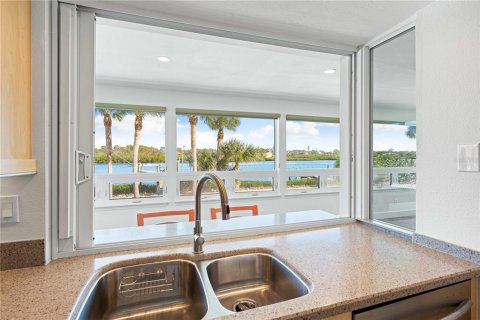 House in Englewood, Florida 2 bedrooms, 182.55 sq.m. № 1534900 - photo 15