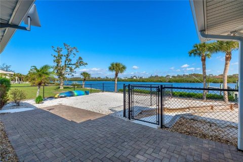 House in Englewood, Florida 2 bedrooms, 182.55 sq.m. № 1534900 - photo 30