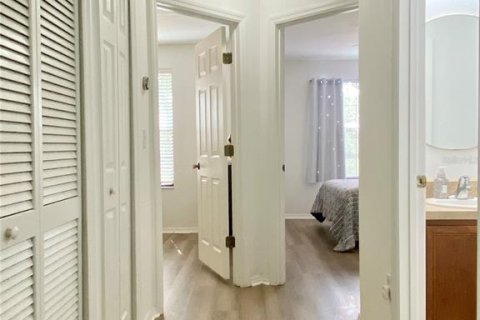 Touwnhouse à louer à Brandon, Floride: 3 chambres, 144.74 m2 № 2361143 - photo 18