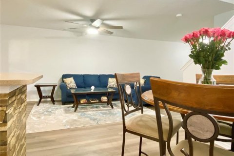 Touwnhouse à louer à Brandon, Floride: 3 chambres, 144.74 m2 № 2361143 - photo 8