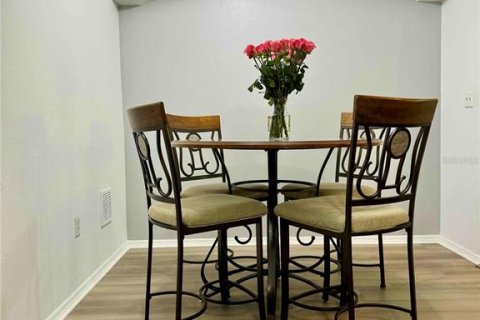 Touwnhouse à louer à Brandon, Floride: 3 chambres, 144.74 m2 № 2361143 - photo 10