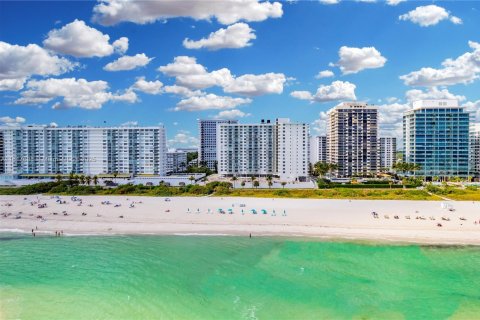 Condominio en venta en Miami Beach, Florida, 1 dormitorio, 76.55 m2 № 1779668 - foto 20