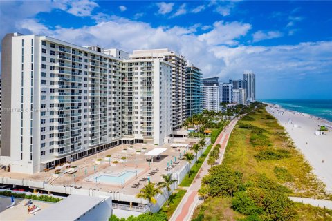 Condominio en venta en Miami Beach, Florida, 1 dormitorio, 76.55 m2 № 1779668 - foto 24