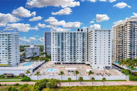 Condominio en venta en Miami Beach, Florida, 1 dormitorio, 76.55 m2 № 1779668 - foto 30