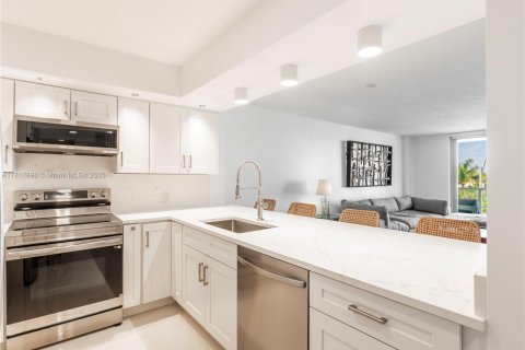 Condominio en venta en Miami Beach, Florida, 1 dormitorio, 76.55 m2 № 1779668 - foto 3