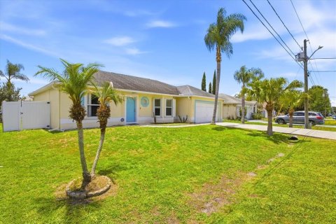 Casa en venta en Kissimmee, Florida, 3 dormitorios, 151.99 m2 № 2113897 - foto 3
