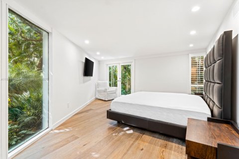 Снять в аренду виллу или дом в Корал-Гейблс, Флорида 5 спален, 495.17м2, № 1967538 - фото 10