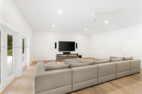 Снять в аренду виллу или дом в Корал-Гейблс, Флорида 5 спален, 495.17м2, № 1967538 - фото 20