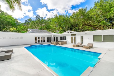 Снять в аренду виллу или дом в Корал-Гейблс, Флорида 5 спален, 495.17м2, № 1967538 - фото 25