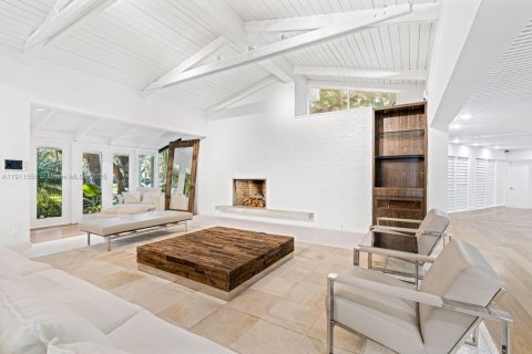 Снять в аренду виллу или дом в Корал-Гейблс, Флорида 5 спален, 495.17м2, № 1967538 - фото 6