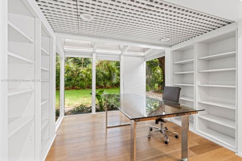 Снять в аренду виллу или дом в Корал-Гейблс, Флорида 5 спален, 495.17м2, № 1967538 - фото 23