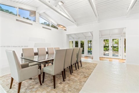 Снять в аренду виллу или дом в Корал-Гейблс, Флорида 5 спален, 495.17м2, № 1967538 - фото 7