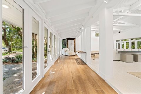 Снять в аренду виллу или дом в Корал-Гейблс, Флорида 5 спален, 495.17м2, № 1967538 - фото 8