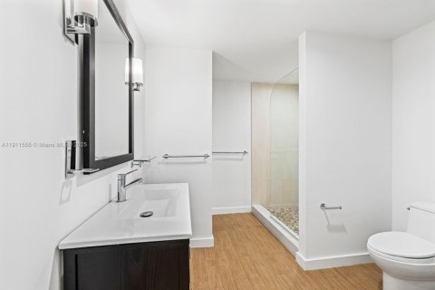 Снять в аренду виллу или дом в Корал-Гейблс, Флорида 5 спален, 495.17м2, № 1967538 - фото 22