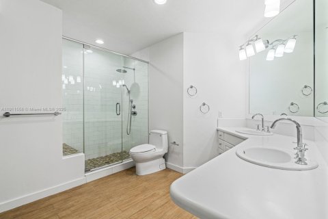 Снять в аренду виллу или дом в Корал-Гейблс, Флорида 5 спален, 495.17м2, № 1967538 - фото 15