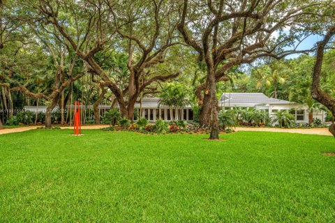 Снять в аренду виллу или дом в Корал-Гейблс, Флорида 5 спален, 495.17м2, № 1967538 - фото 2