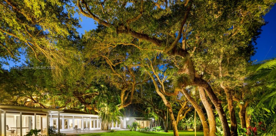 Дом в Корал-Гейблс, Флорида 5 спален, 495.17м2 № 1967538