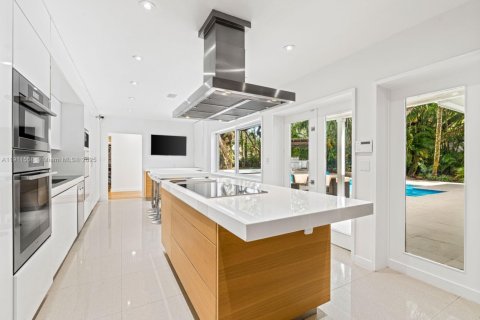 Снять в аренду виллу или дом в Корал-Гейблс, Флорида 5 спален, 495.17м2, № 1967538 - фото 16