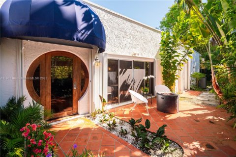 Villa ou maison à vendre à Miami, Floride: 4 chambres, 243.59 m2 № 1969873 - photo 2