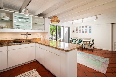 Villa ou maison à vendre à Miami, Floride: 4 chambres, 243.59 m2 № 1969873 - photo 12