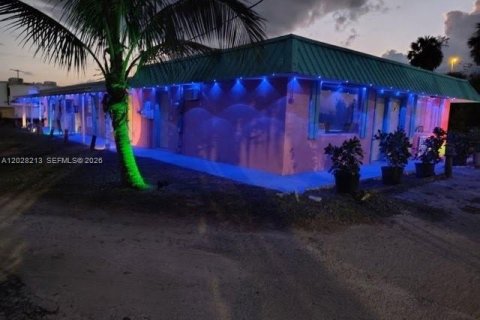 Commercial property in Okeechobee, Florida 334.45 sq.m. № 2088371 - photo 16