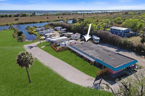 Commercial property in Okeechobee, Florida 334.45 sq.m. № 2088371 - photo 3