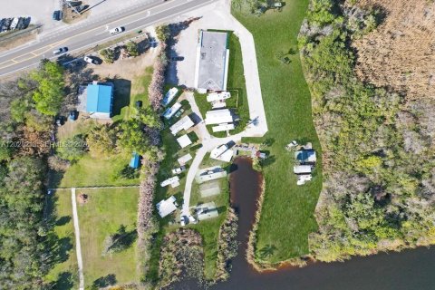 Commercial property in Okeechobee, Florida 334.45 sq.m. № 2088371