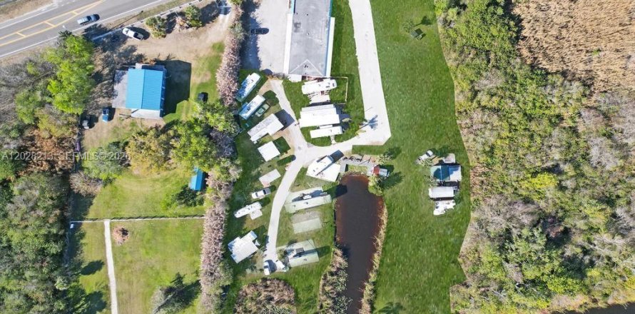 Commercial property in Okeechobee, Florida 334.45 sq.m. № 2088371
