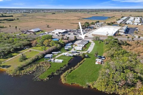 Commercial property in Okeechobee, Florida 334.45 sq.m. № 2088371 - photo 2